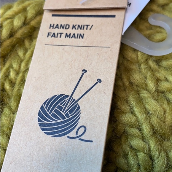 Burton Womens Tan Hand Knit Beanie Winter Snow NWT - Picture 6 of 6